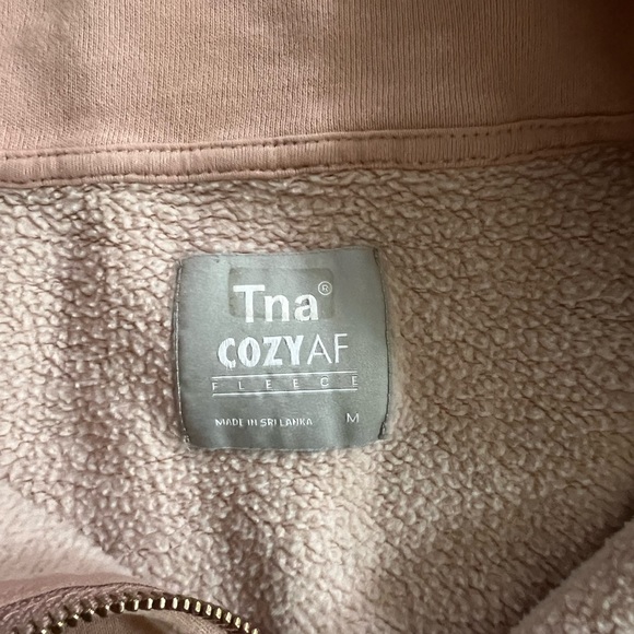 TNA Aritzia light pink cropped pullover sweater size M - Picture 2 of 5